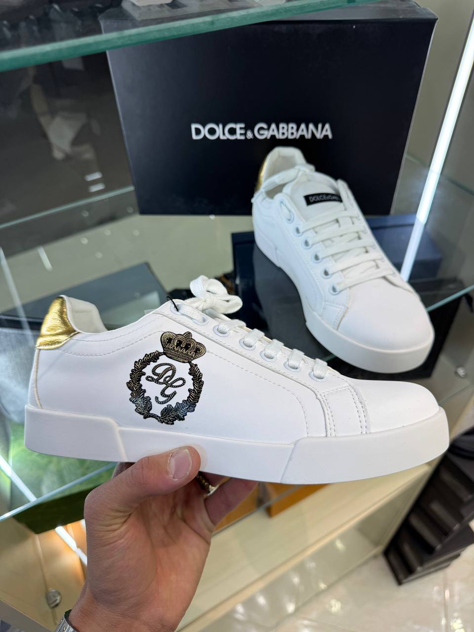 D & G