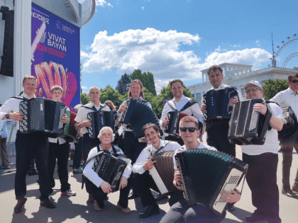 «Метелица» гремит баянами на «России»