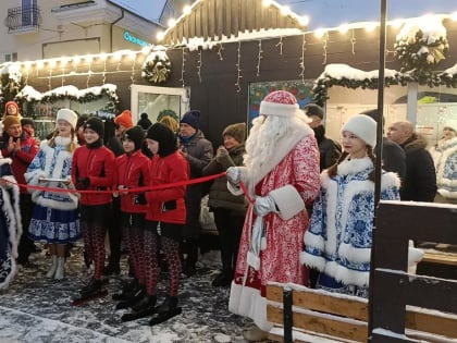 В Гатчине на Соборной торжественно открыли каток
