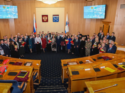 Награды — за храбрость, награды — за труд