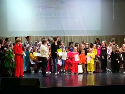 Театр костюма «Лада» Ломоносовского районного Дворца культуры принял участие в конкурсе «Первые ласточки»