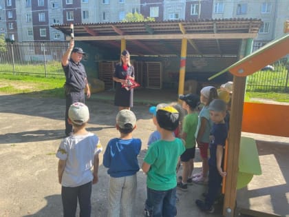 Безопасность на дороге: как научить детей правилам дорожного движения