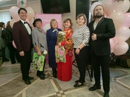 Теплый праздник ко Дню матери в Гатчине