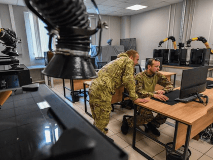 Ленобласть организует программы переобучения для бойцов