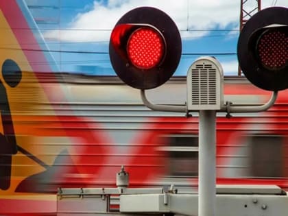 Ремонтные работы на железнодорожном переезде в Ленинградской области