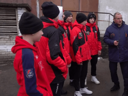 Выборгским спортсменам-велосипедистам подарили микроавтобус