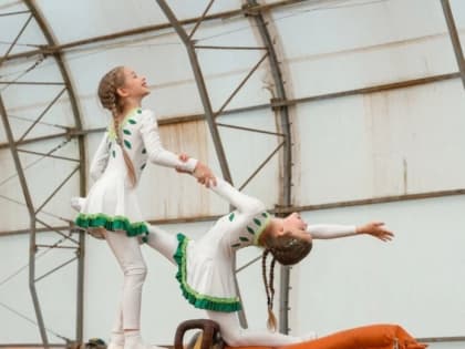 Маленькие ломоносовцы испытали себя в соревнованиях по конному спорту «Дети – цветы жизни»