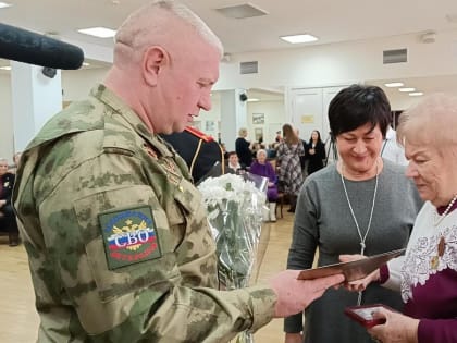В Гатчине началось торжественное вручение юбилейных медалей ветеранам