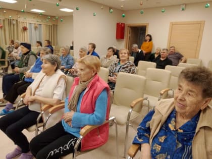 Юные артисты театрального объединения «Надежда» Воскресной школы Приозерского кафедрального собора Рождества Пресвятой Богородицы