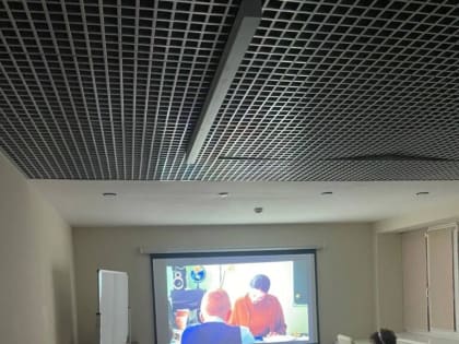 15 января в Многофункциональном молодёжном Центре г. Приозерска состоялась встреча за чашкой чая настоятеля храма Иверской иконы Божией Матери