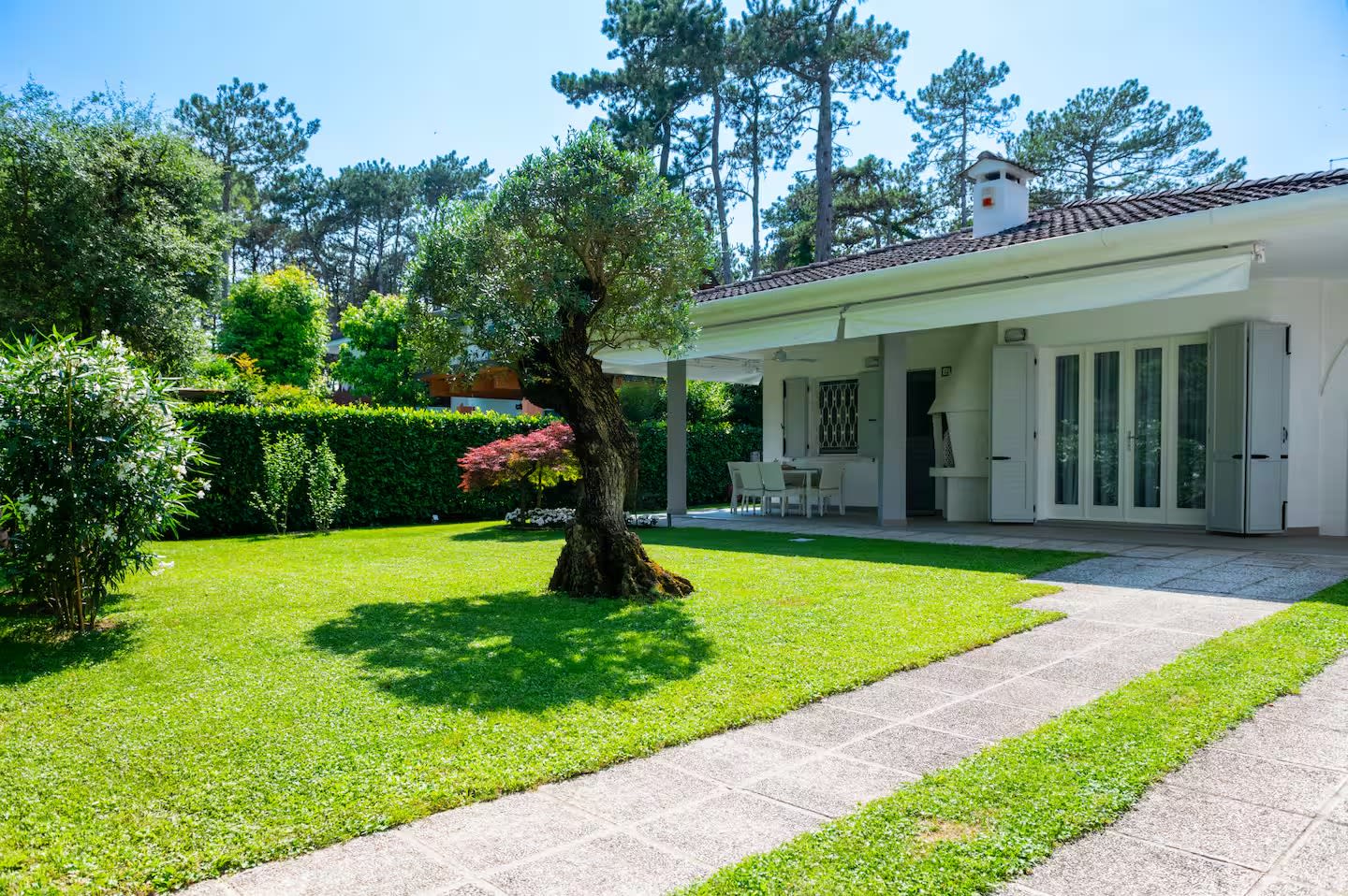 Luxury villa with private pool | 150 m from the beach - Photo 2