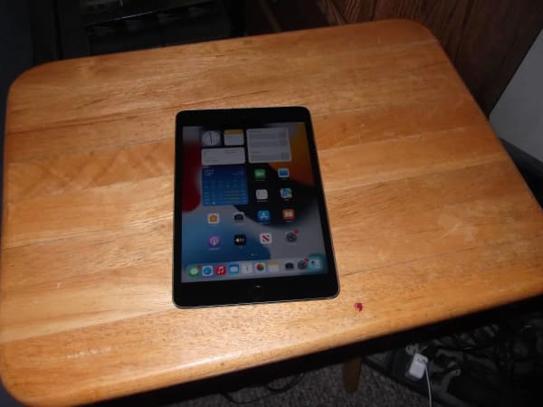 Ipad mini like new,128gb,wifi only, works great