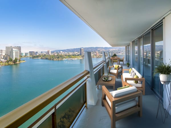 Luxury Apartments on Lake Merrit