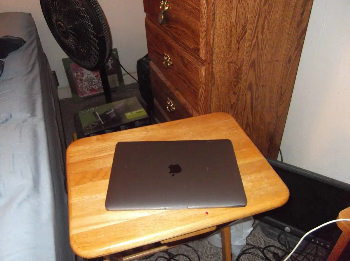 Macbook pro (2020) 13", 16gb ram, i5 quad, 500gb ssd