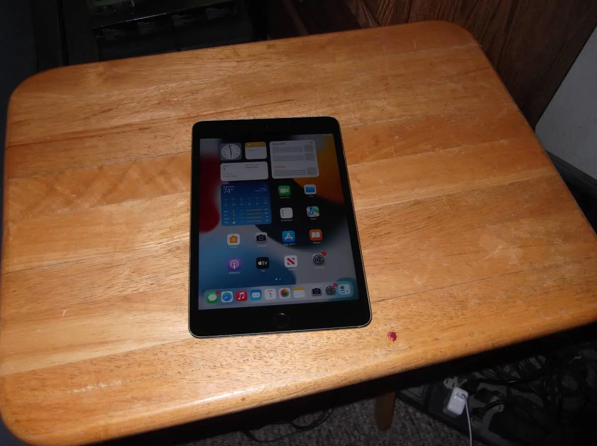Ipad mini like new,128gb,wifi only, works great