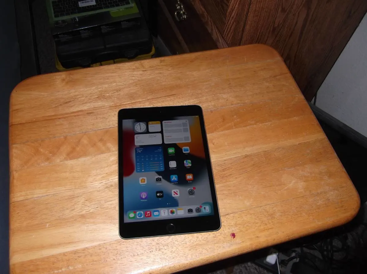 Ipad mini like new,128gb,wifi only, works great