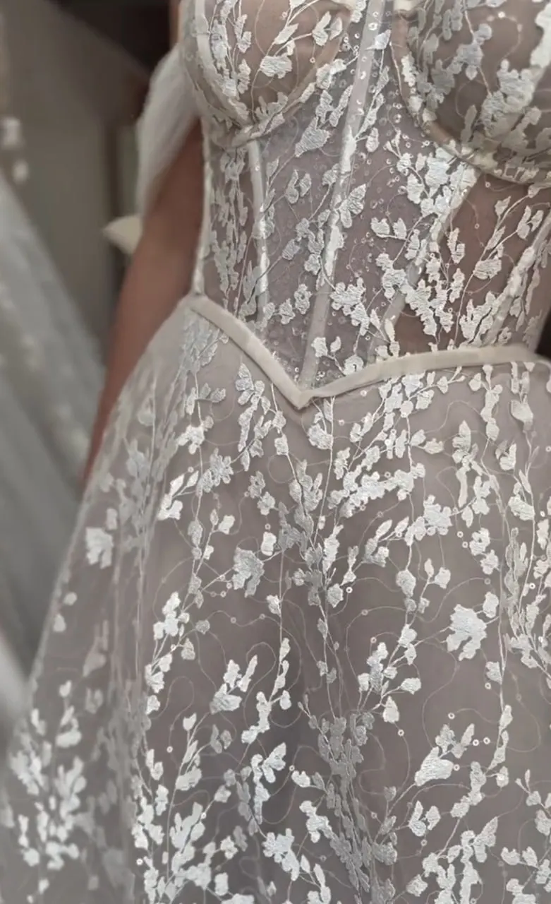 Romantic and Graceful Wedding Dress