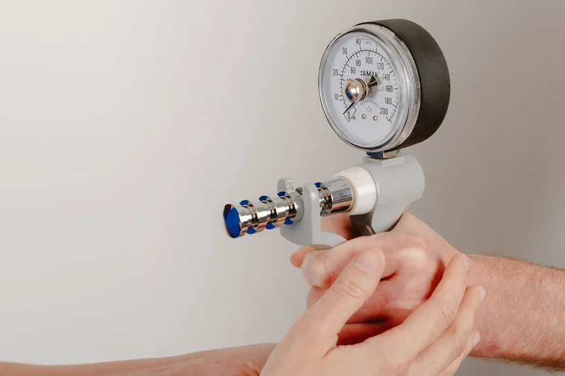 jamar dynamometer used for hand therapy