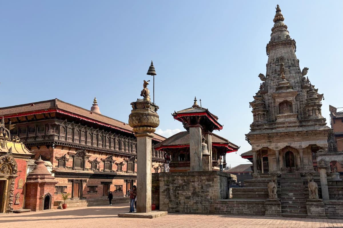 Bhaktapur durbar square in center