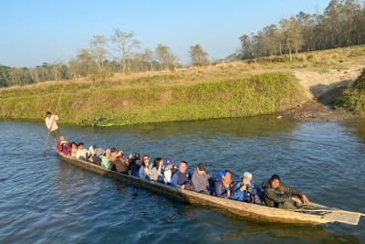Boating in Chitwan National Park ngoycl