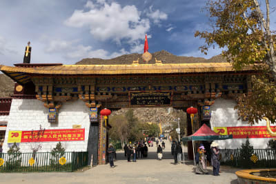 Sera Monastery Gate prfmia