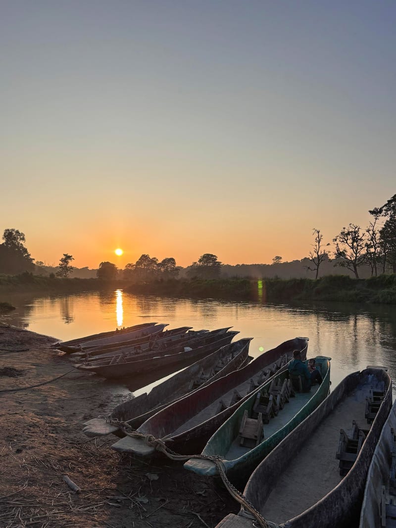 boating or canoe in rapti river sunset time ukuyqm