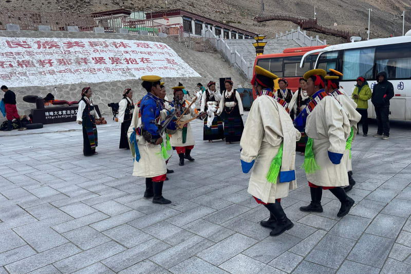 Cultural program organized by locals during Tibet tour boaboc