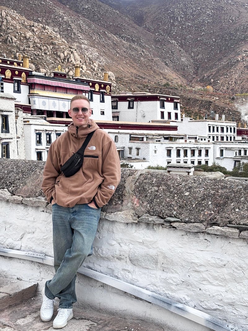 Enjoying with Tibetan Monastey view pznfdq
