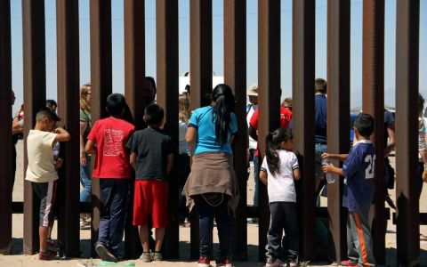 Sigue crisis humanitaria en frontera de Estados Unidos y México