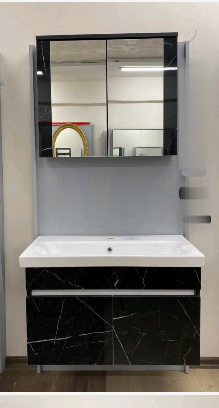 Siyah Mermer Desenli Banyo Dolabı — Aynalı Takım