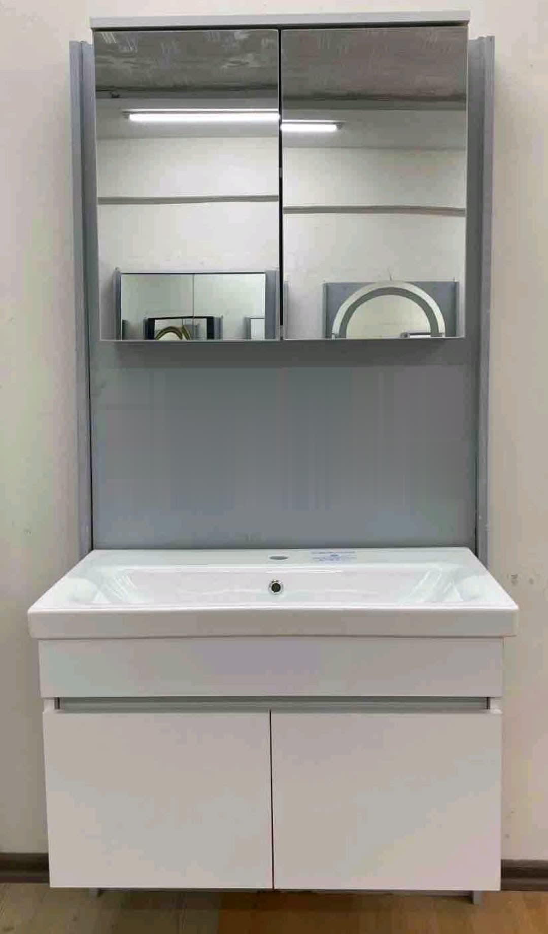 Beyaz Banyo Dolabı — Aynalı Üst Dolaplı Ayaklı Takım