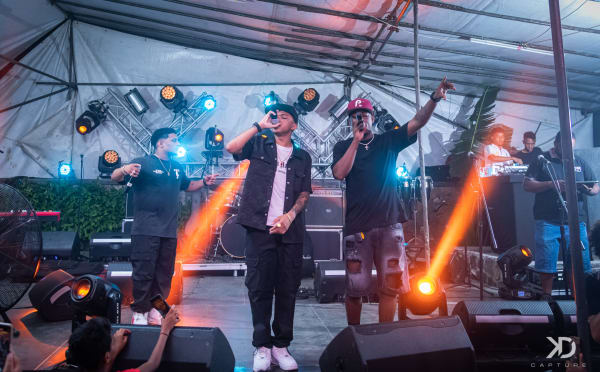 IREY PROD artist on stage