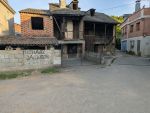 Vse te hiše so naprodaj