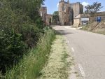 Cesta speljana skozi samostan