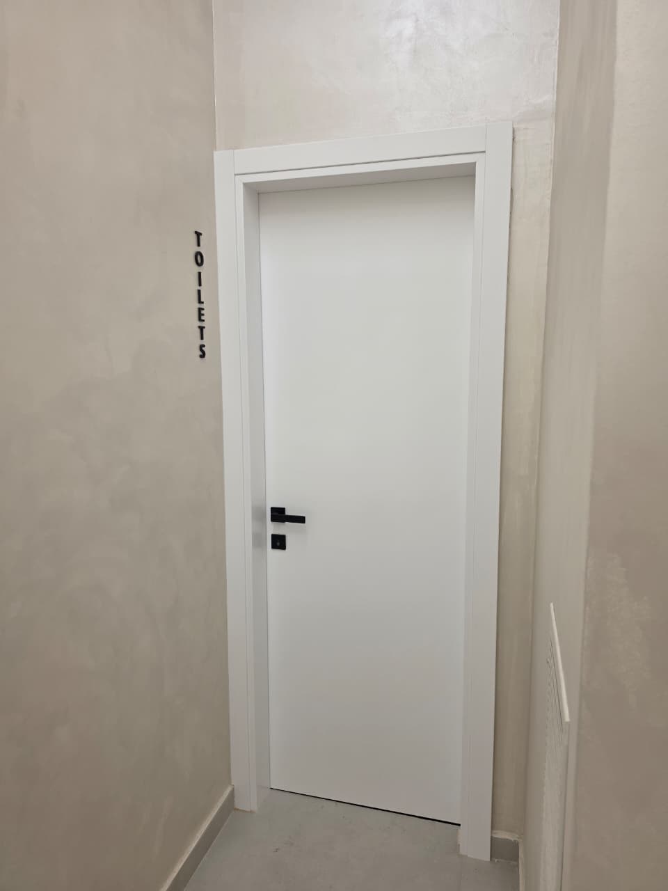 Derë e punuar me porosi – Model 5, pamja 2