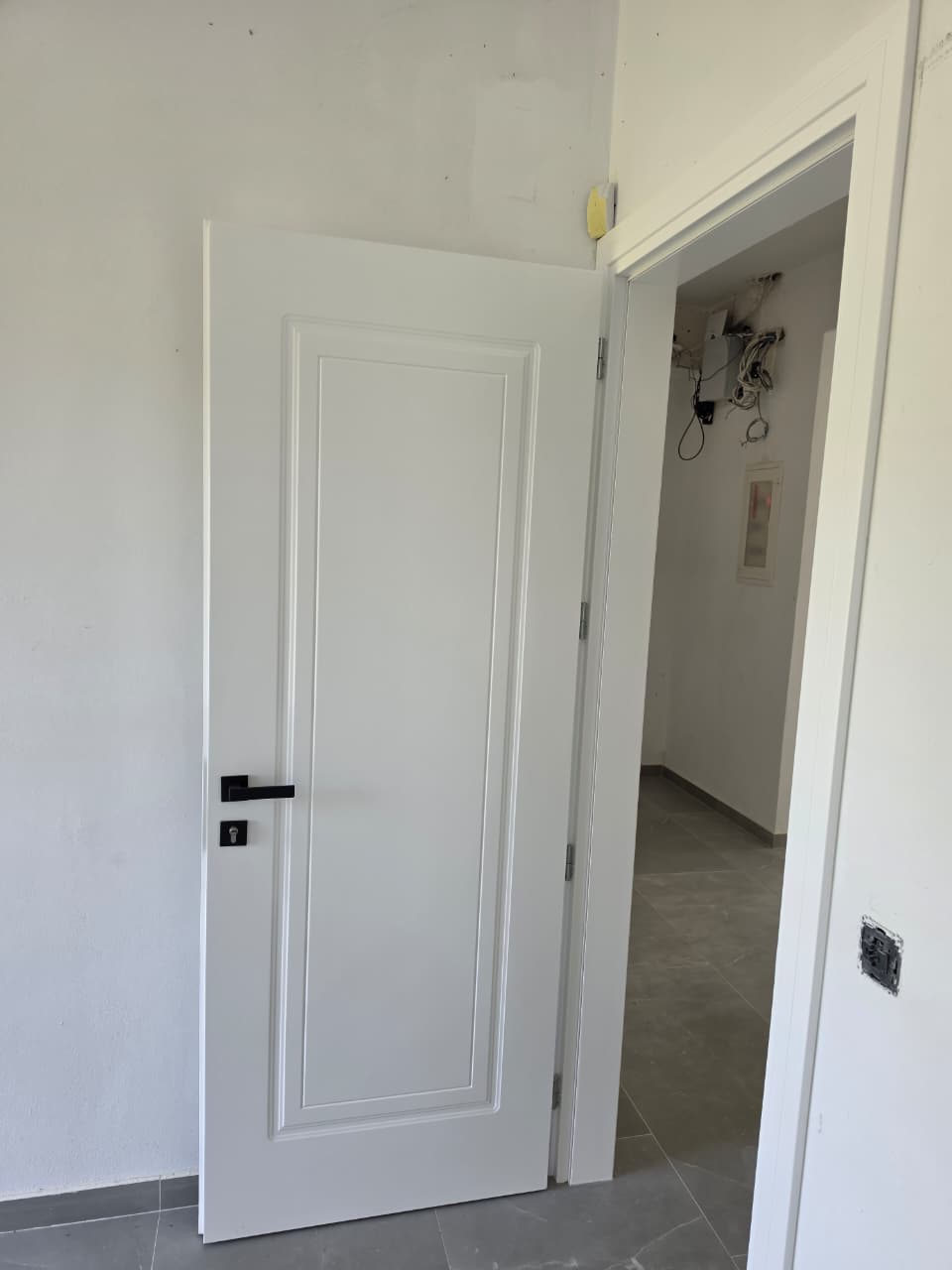 Derë me kasa kundër lagështirës, pamja 2