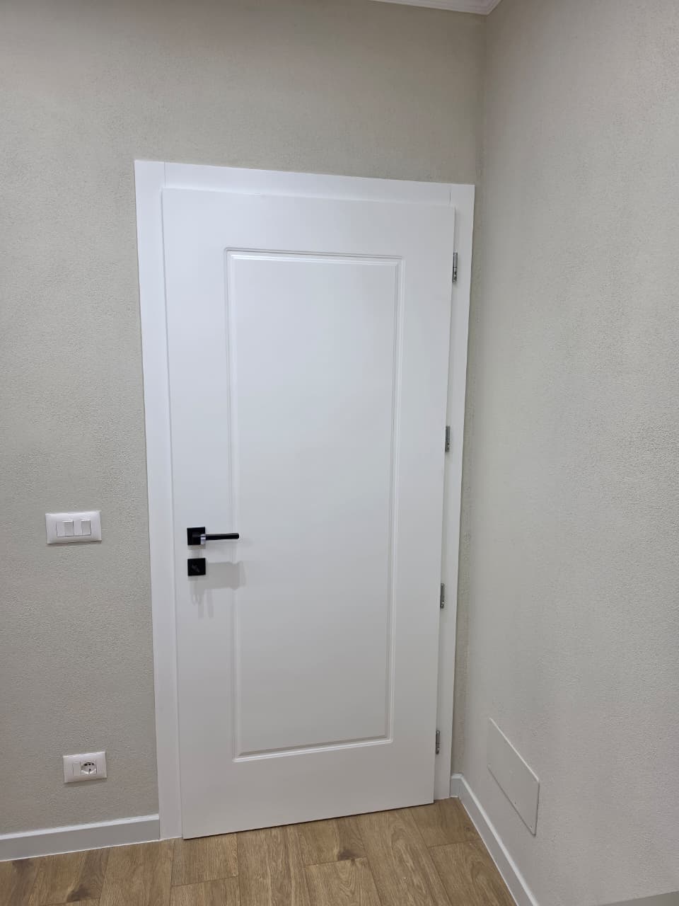 Derë e punuar me porosi – Model 9, pamja 2