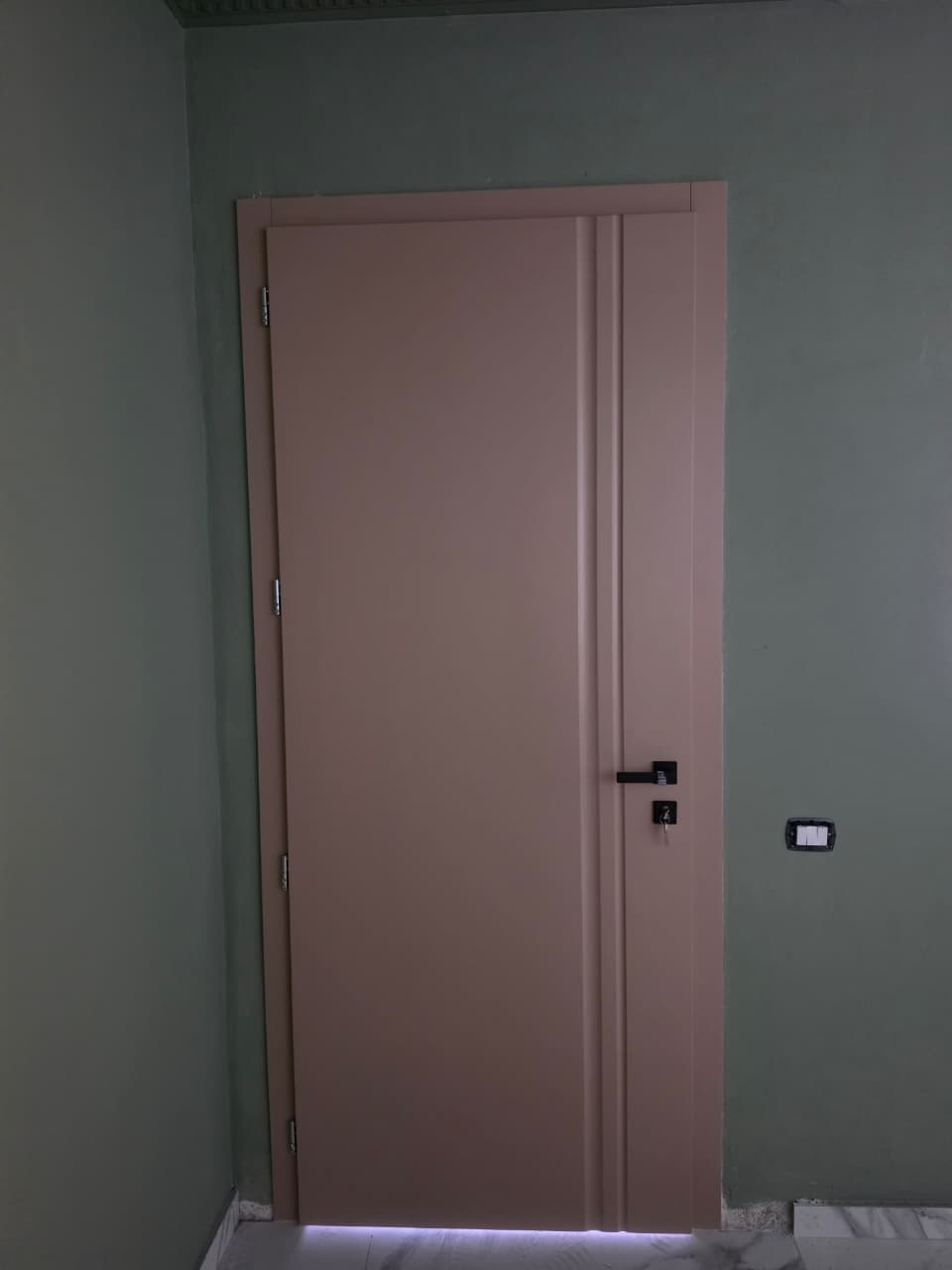 Derë e punuar me porosi – Model 16, pamja 2