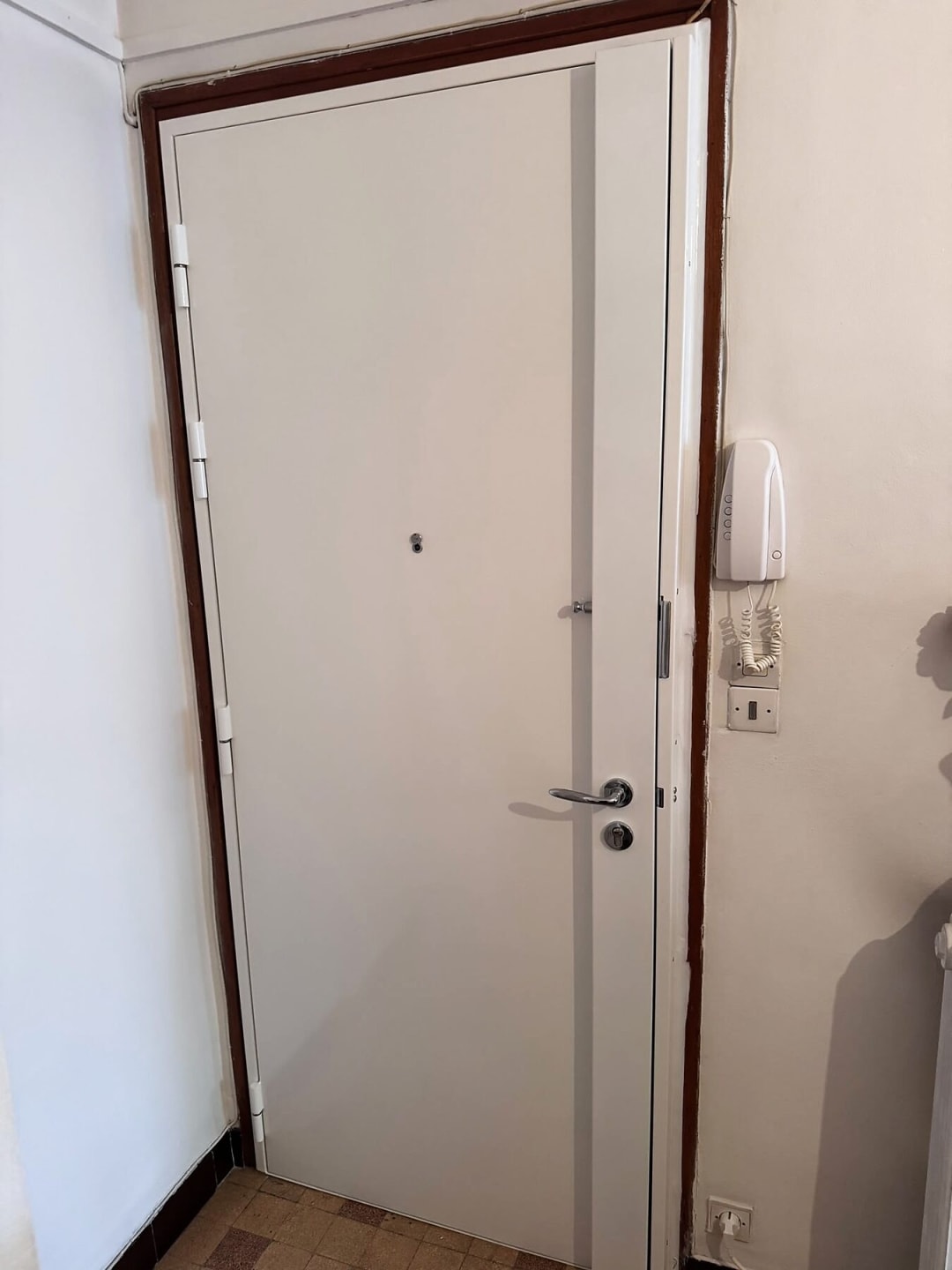 Porte palière blanche avec poignée et serrure neuves