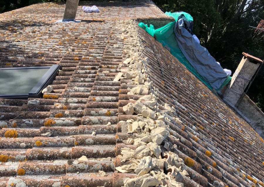 Rénovation de toiture — dépose de l’ancien faîtage à Cavaillon (84300) — Luberon Couverture