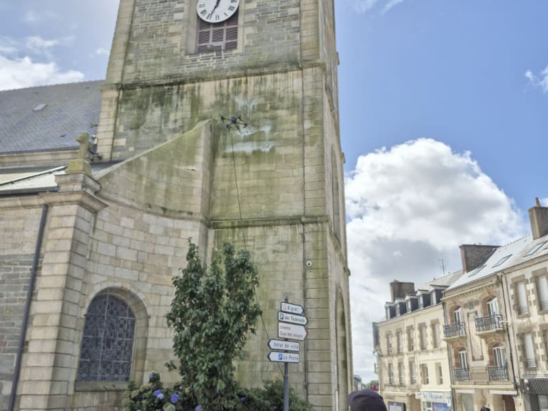 Avant intervention — nettoyage façade église Bretagne