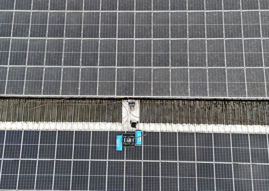 Nettoyage panneaux solaires exploitation agricole Bretagne