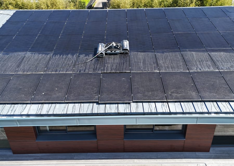 Inspection thermographique drone panneaux solaires ferme