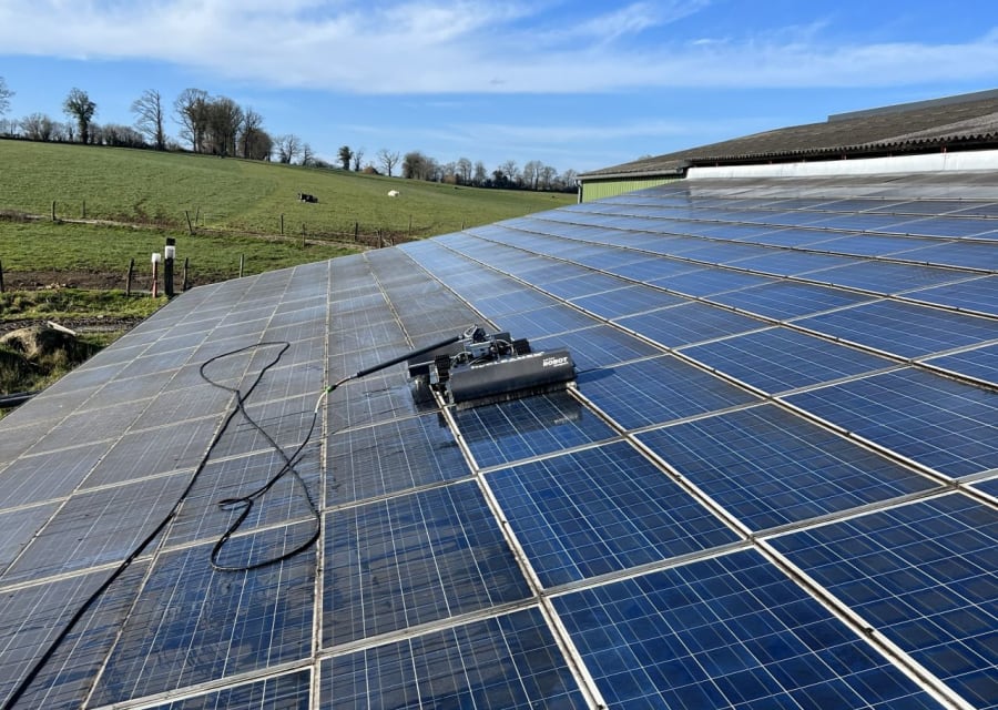 Panneau solaire avant/après nettoyage robot Skyrobot