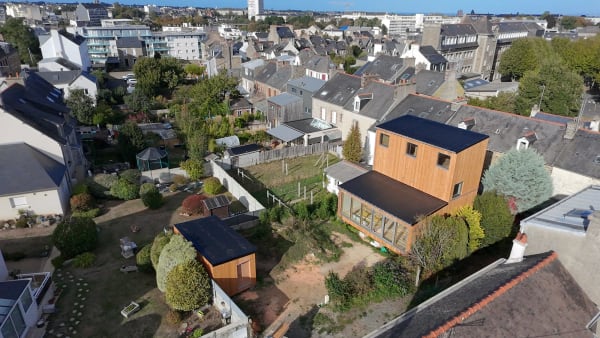 Maison ossature bois et cabane de jardin - Vue d'ensemble