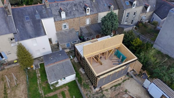 Maison ossature bois - Structure en cours de montage