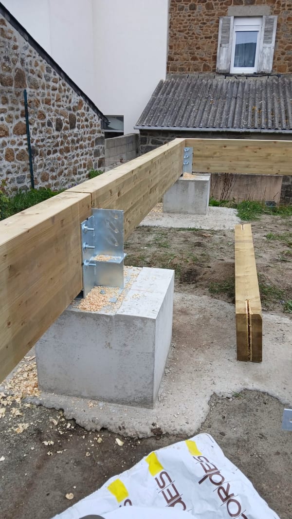 Maison ossature bois - Lisse basse et sabot métallique