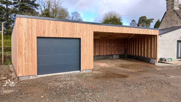 Grand carport avec garage - Vue 1