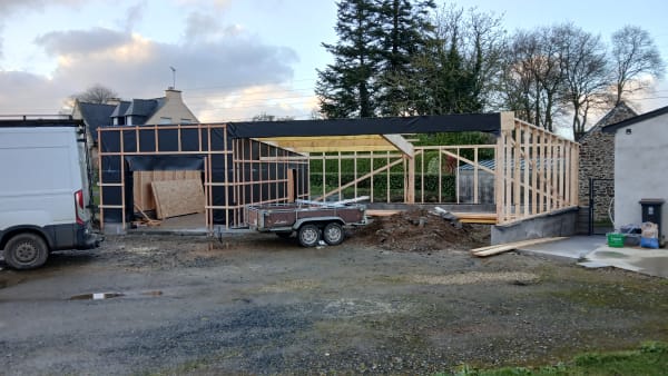 Grand carport avec garage - Vue 2