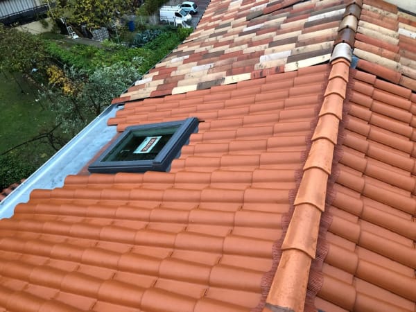 Pose des tuiles canal et intégration des Velux - Tourette-Levens